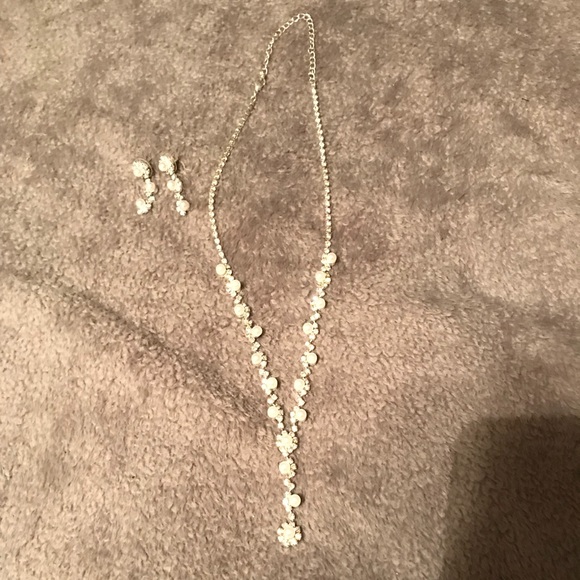 Jewelry - 3/$12🔸Necklace and Earrings